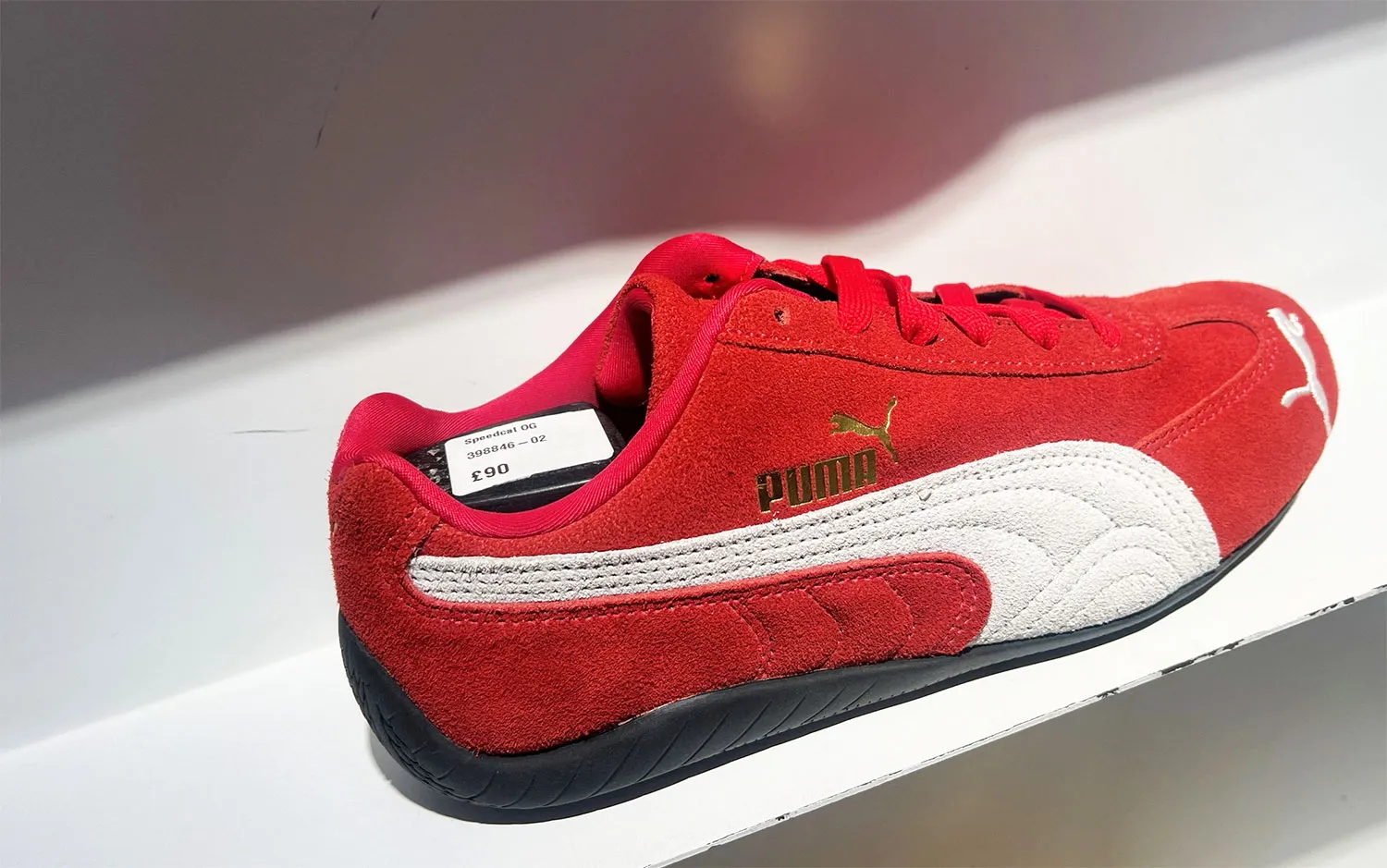 Cú trượt chân của 'báo nhảy' Puma