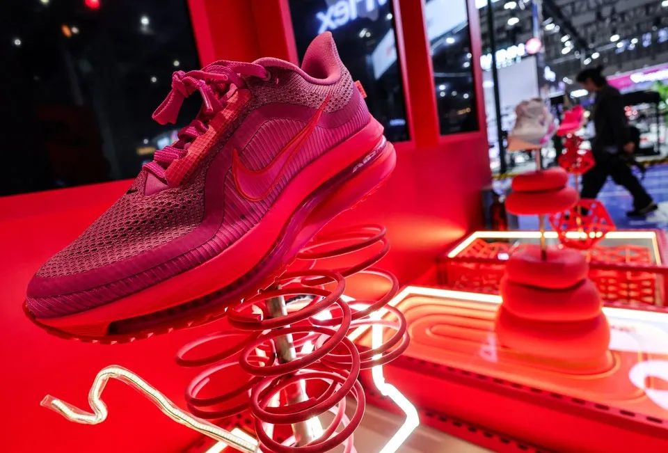Nike và Adidas giành lại thị phần giày chạy bộ